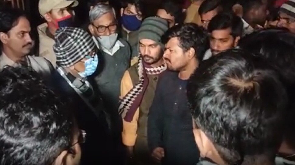 Allahabad University Students clashed for commenting on CM Yogi ...