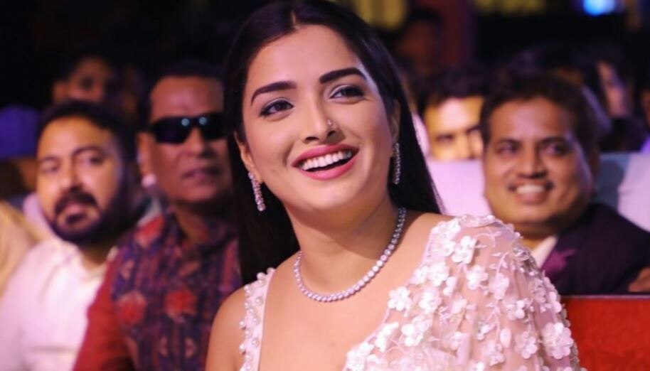 आम्रपाली दुबे की मांग में सिंदूर देख उड़े लोगों के होश, क्या एक्ट्रेस ने गुपचुप कर ली शादी?