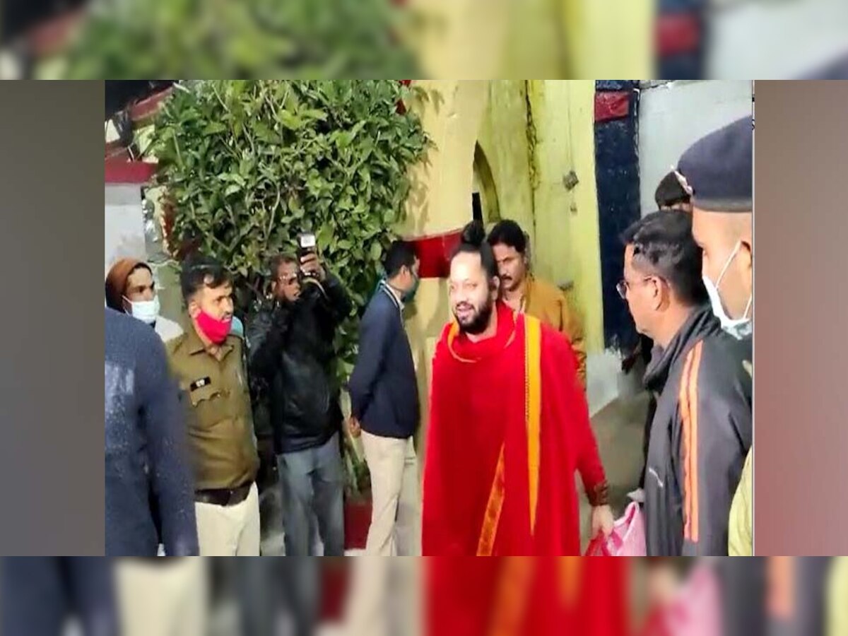 कालीचरण महाराज को लेकर जाती महाराष्ट्र पुलिस 