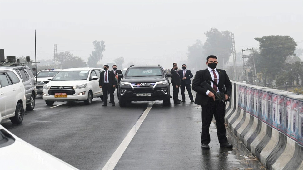 सड़क मार्ग से हुए थे रवाना
