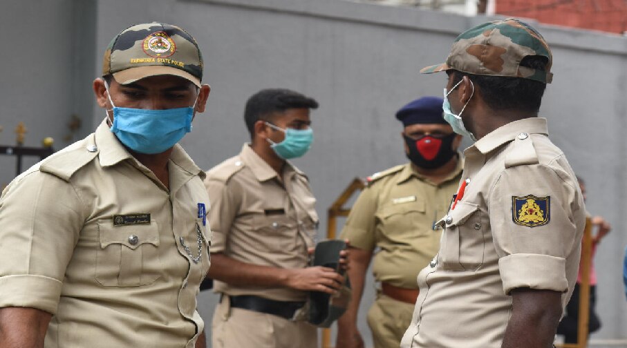 छात्रा ने शिक्षक पर लगाया गैर-धर्म को बढ़ावा देने का आरोप, माता-पिता के खिलाफ दर्ज हुई शिकायत