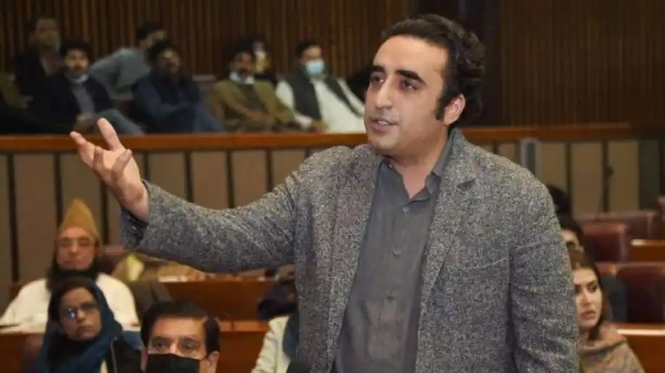 Bilawal Bhutto says didnt expect player Imran Khan to tax condoms |VIDEO: First enjoy Bilawal Bhutto's Hindi, then listen to his knowledge on condoms.  English News, Pakistan-China