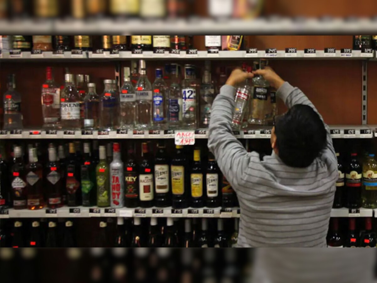 शराब के शौकीनों को दिल्ली सरकार का तोहफा, ग्राहकों को दी ये नई सुविधा