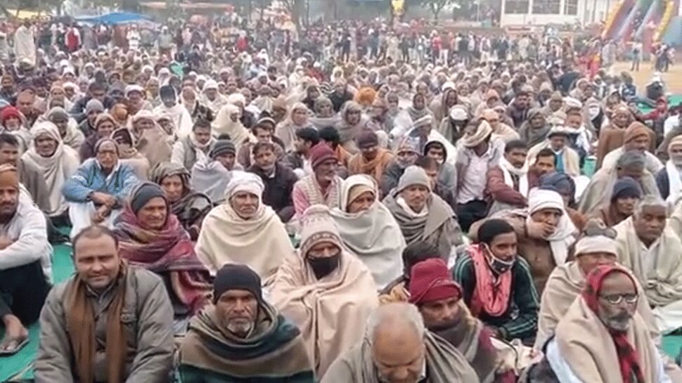 उफ, लोगों की ये लापरवाही कहीं पड़ न जाये जीवन पर भारी, ना मास्क ना सामाजिक दूरी के बेखौफ लोगों...