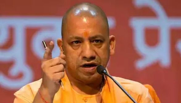 UP Election 2022: बीजेपी छोड़ने वालों नेताओं पर भड़के योगी आदित्यनाथ, बोले- इनके जींस में...