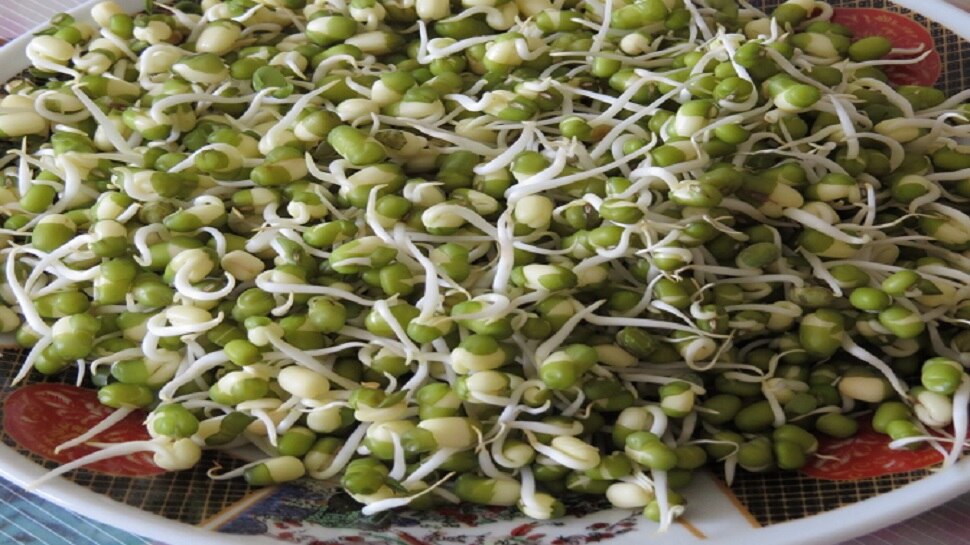 benefits-of-eating-moong-sprouts-on-an-empty-stomach