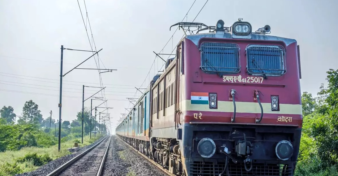 Indian Railway: कोहरे के कारण इन ट्रेनों को किया गया रद्द, देखें पूरी लिस्ट 