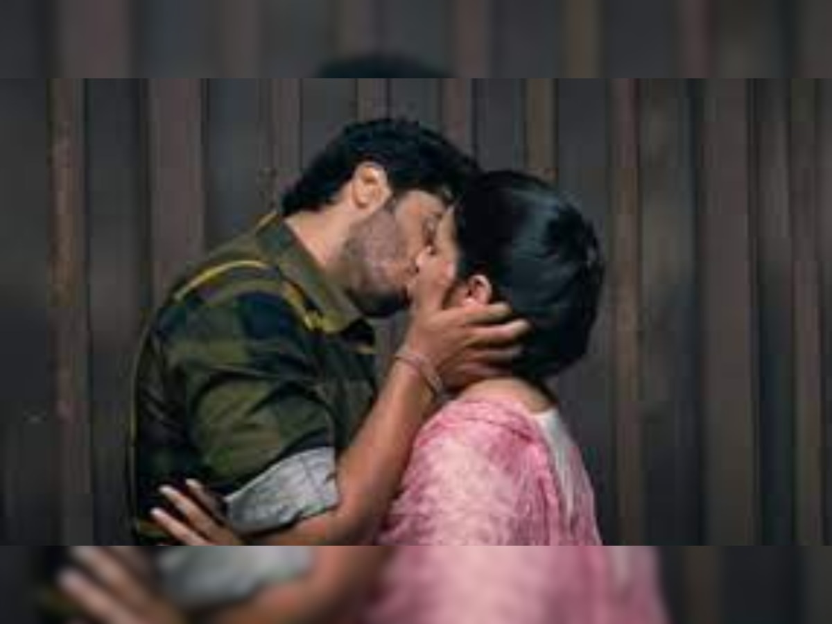 Parineeti Chopra Crosses Limits In Ishaqzaade Film Given Hot And Bold Train Scene With Arjun