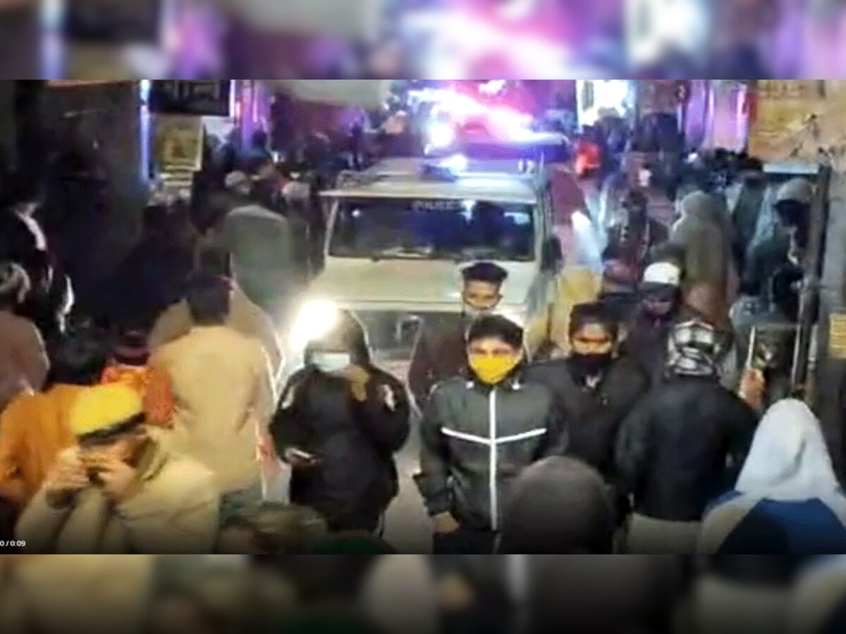 Ajmer City में पुलिस ने अनाउंसमेंट के जरिए वीकेंड कर्फ़्यू के लिए किया अवेयर