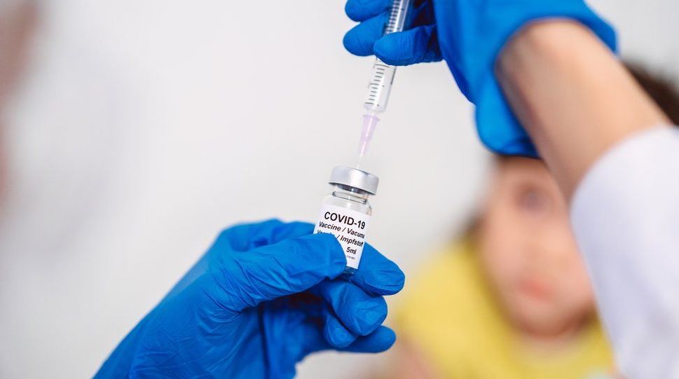 इस देश में पांच महीने से पांच साल तक के बच्चों को भी लगेगी वैक्सीन, अप्रैल से होगा टीकाकरण