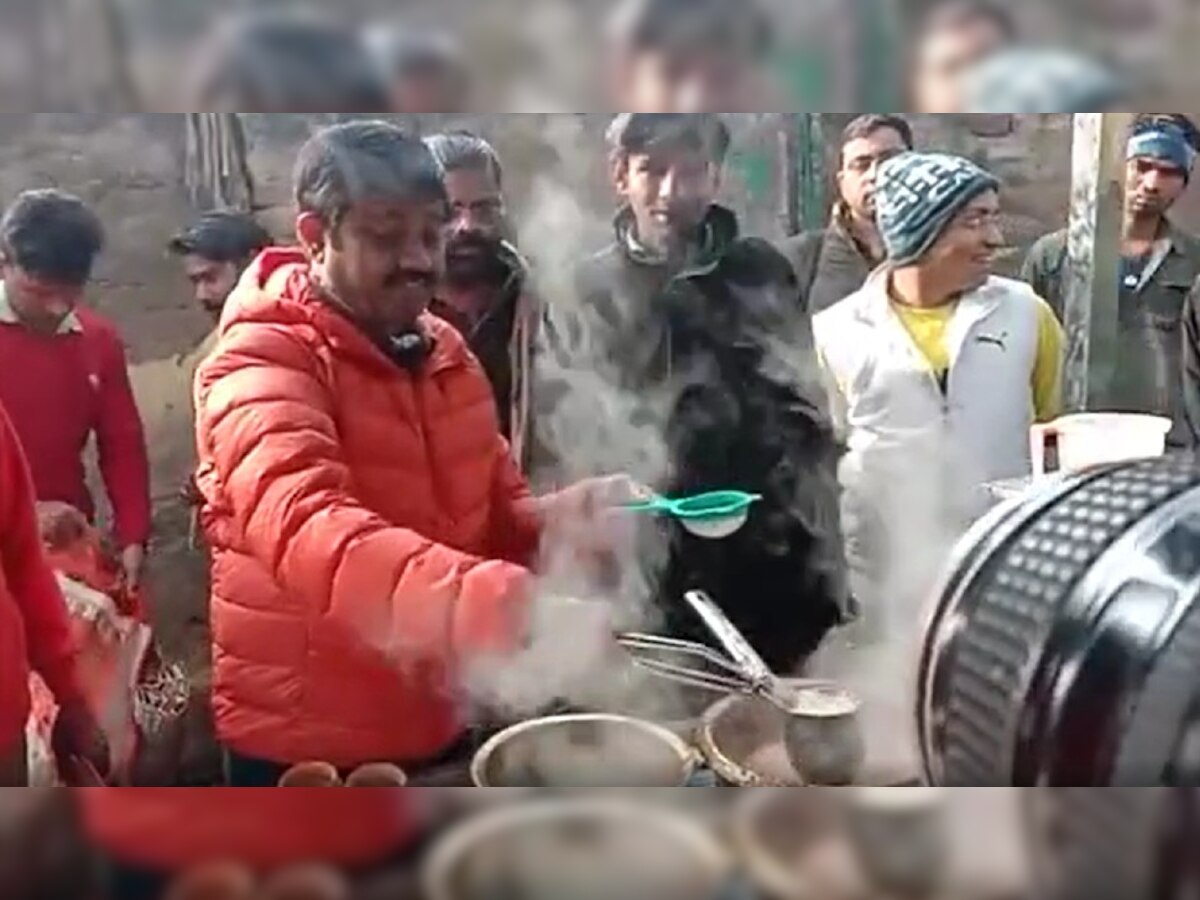 UP Chunav 2022: समोसा-कचौड़ी का ठेला लगाने वाले योगी सरकार के ये मंत्री वोट पाने खुद चाय बनाकर पिला रहे लोगों को 