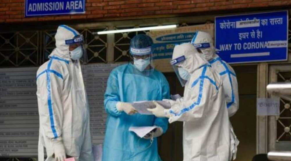 Delhi में थमने लगी कोरोना की रफ्तार, एक दिन में आई 31 फीसदी की गिरावट