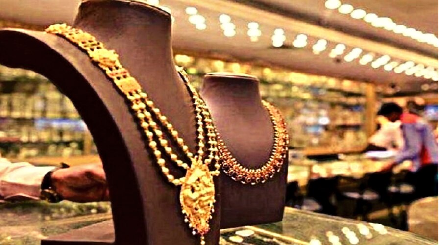  Gold Price: सोने के दाम में आई भारी गिरावट, 7500 रुपये सस्ता हुआ सोना