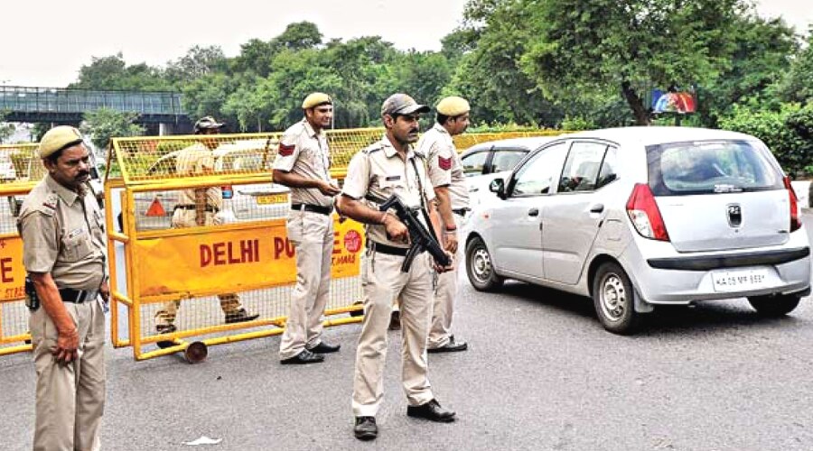 Republic Day से पहले संभावित आतंकी हमले की सूचना के बाद दिल्ली में कड़ी सुरक्षा