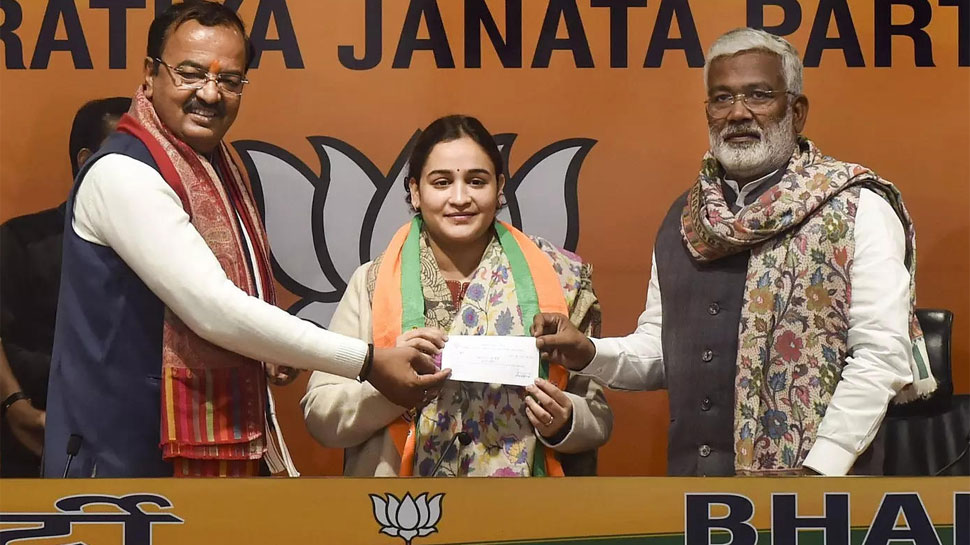 Aparna Yadav will not be contested in UP Election, BJP plan after the  formation of the government | अपर्णा यादव को BJP नहीं लड़ाएगी चुनाव, सरकार  बनने के बाद का प्लान आया