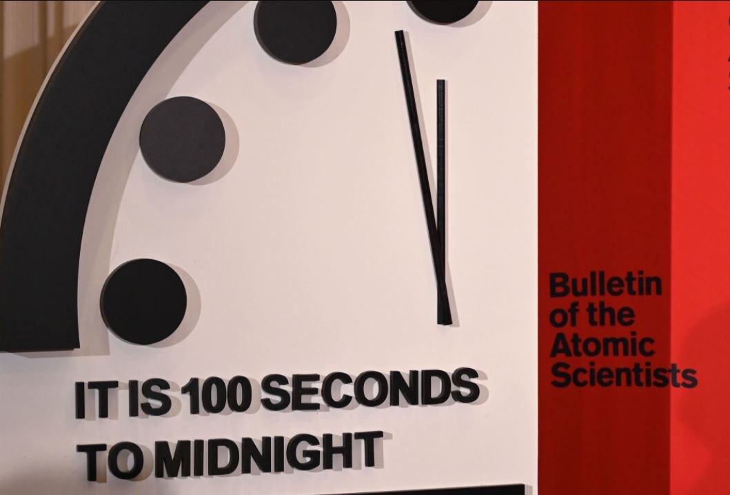 Doomsday clock: कयामत की घड़ी पर आज टाइम सेट करेंगे वैज्ञानिक, तय होगा मानवता के विनाश का वक्त