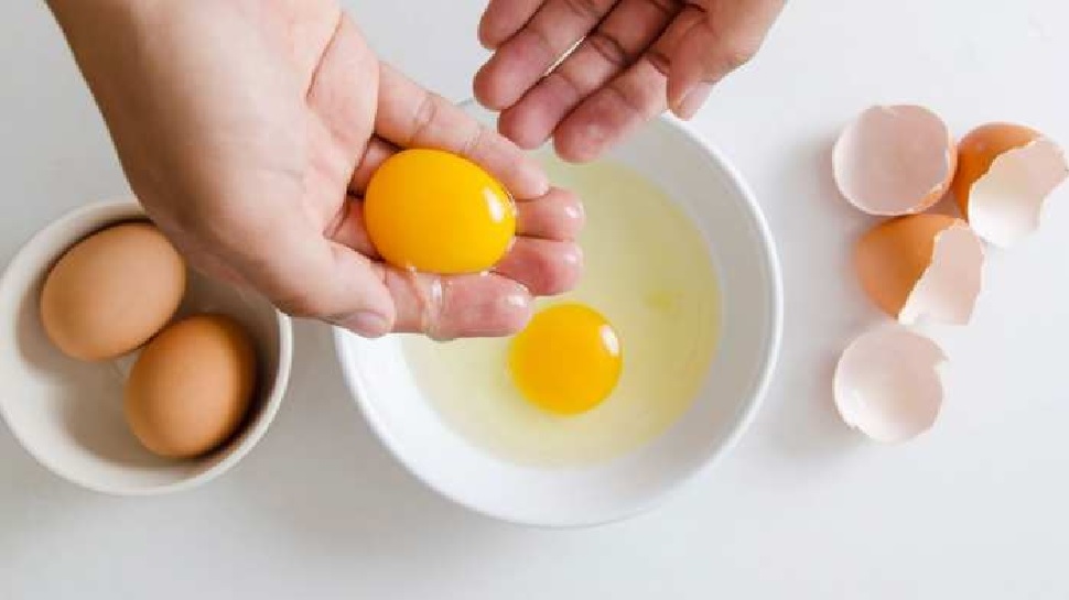 egg yolk benefits heart health skin problems immunity | सर्दियों में