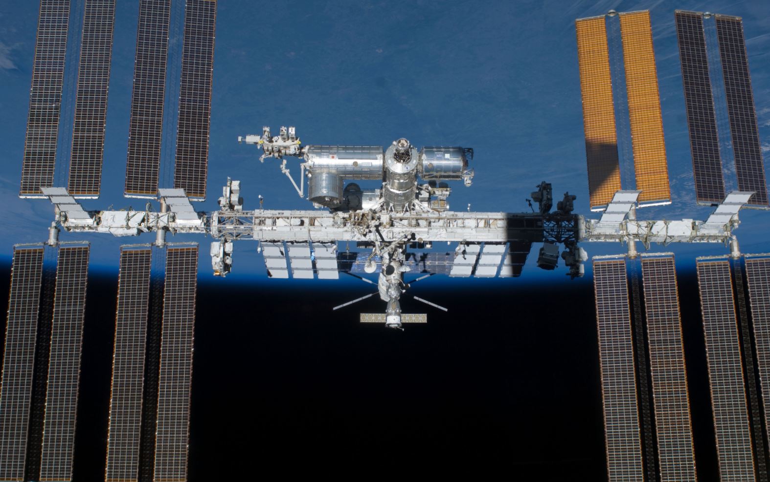 स्पेस में बनेगा फिल्म स्टूडियो और स्पोर्ट्स कांप्लेक्स, जानें खासियतें