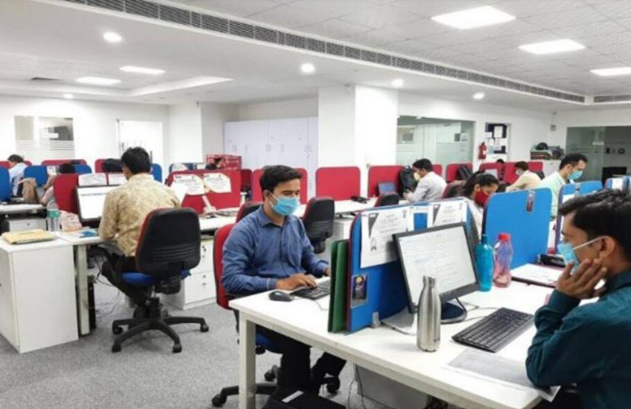 दिल्ली में पाबंदियों के साथ खुलेंगे निजी दफ्तर, जानिए वीकेंड कर्फ्यू पर क्या फैसला हुआ