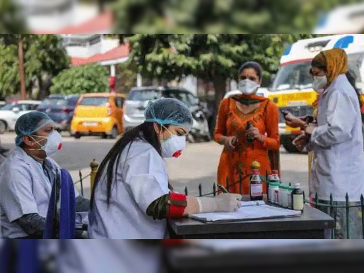 दिल्ली में कोरोना के मामलों में आई कमी लेकिन मौत के आंकड़ों में बढ़त जारी