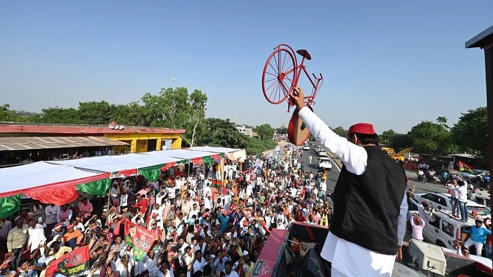UP Chunav 2022: सपा ने चुनाव आयोग को सौंपी 30 स्टार प्रचारकों की लिस्ट, अखिलेश के लिए वोट मांगेंगी जया बच्चन, चाचा शिवपाल नदारद