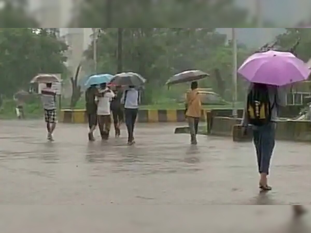 Delhi Weather Update: दिल्ली में बारिश के टूटे सारे रिकॉर्ड, आज भी रहेगी जारी, सर्दी के सितम से अभी राहत नहीं