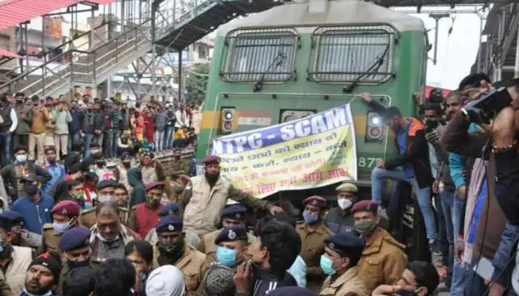 छात्रों के विरोध प्रदर्शन के बाद रेलवे ने स्थगित की NTPC और लेवल-1 परीक्षा