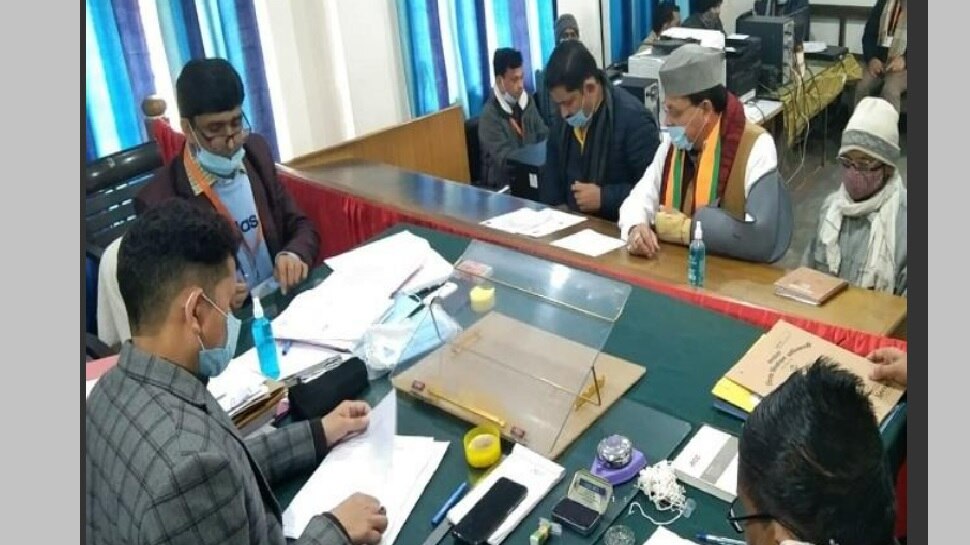 Uttarakhand Election 2022: पुष्कर सिंह धामी ने दाखिल किया नामांकन, खटीमा विधानसभा सीट से लड़ेंगे चुनाव