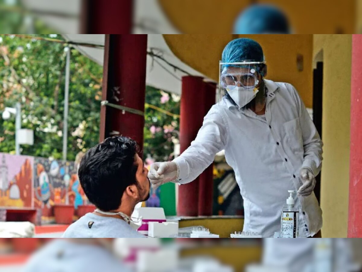 दिल्ली में कोरोना के मामलों में गिरावट, 24 घंटे में सामने आए 4,483 नए केस, इतने मरीजों की मौत