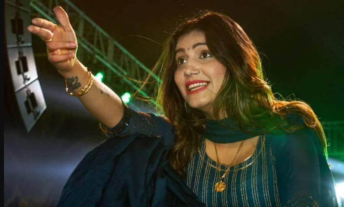 सपना चौधरी की दिलकश अदाओं पर मर मिटे फैंस, हरियाणवी लुक से नहीं हटेंगी नजरें