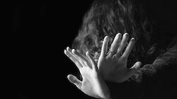 60 साल के नेता के यौन उत्पीड़न से तंग 14 साल की मासूम ने दी जान, 5वीं मंजिल से कूदी