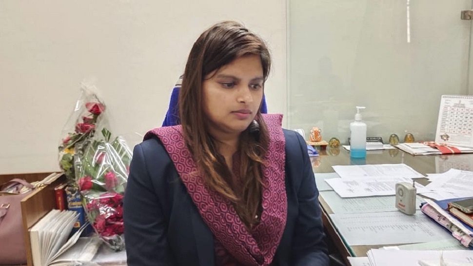 IAS Pratibha Verma Took Over As SDM Caretaker SDM Harshit Verma Handed ...