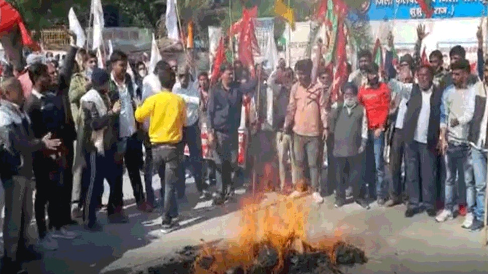 Vishwasghat Diwas: संयुक्त किसान मोर्चा ने मनाया विश्वासघात दिवस, PM Modi का फूंका पुतला