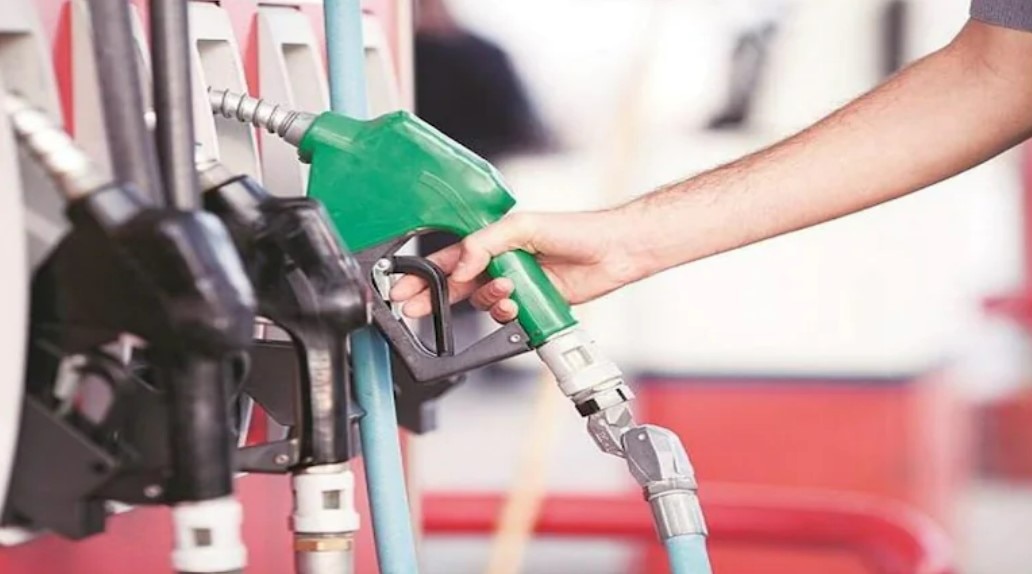 Petrol Diesel Price: पेट्रोल-डीजल हो जाएगा महंगा! जानिए कब से कीमतों पर पड़ेगा असर