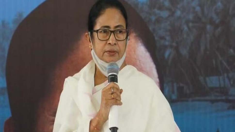 Mamata Banerjee के खिलाफ जारी हुआ समन; राष्ट्रगान का किया था अपमान; देखें वीडियो Mamata Banerjee के खिलाफ जारी हुआ समन; राष्ट्रगान का किया था अपमान; देखें वीडियो