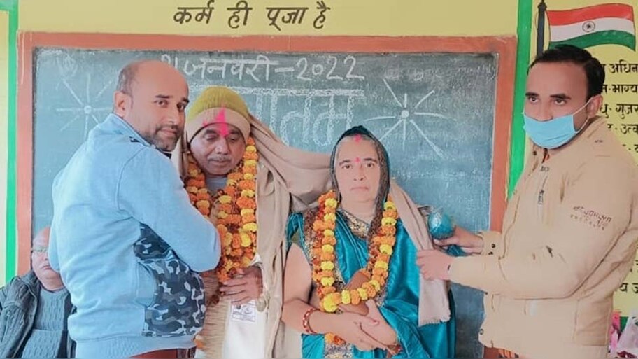 कलयुग के इस महान शिक्षक के कारनामे और बातों से छलक उठेगी आपकी आँखें; करेंगे सैल्यूट    