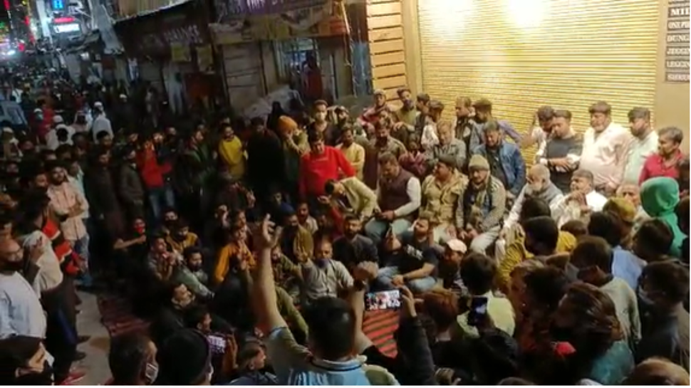 Ajmer Urs: ख्वाजा मोईनुद्दीन चिश्ती के उर्स के दौरान हंगामा, श्रद्धालुओं के लिए बढ़ सकती है परेशानी, जानिए पूरा मामला Ajmer Urs: ख्वाजा मोईनुद्दीन चिश्ती के उर्स के दौरान हंगामा, श्रद्धालुओं के लिए बढ़ सकती है परेशानी, जानिए पूरा मामला