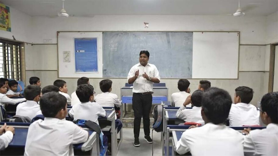 देशभर में स्कूल खोले जाने की तैयारी; इन नियमों के तहत होगी फिजिकल कक्षाओं में पढ़ाई 
