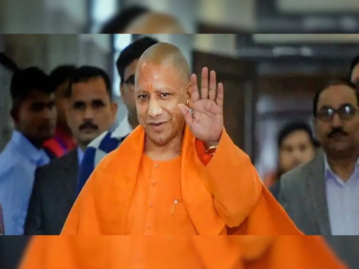 UP Chunav: CM Yogi आज करेंगे नामांकन, प्रसाद लेकर गोरखनाथ मंदिर पहुंचे समर्थक