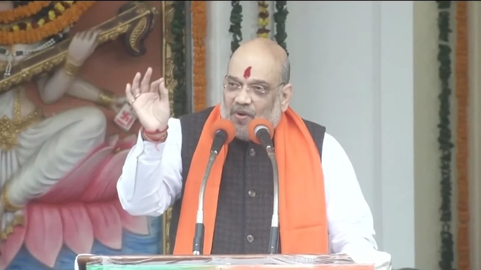 Amit Shah Addresses in Gorakhpur: गोरखपुर में गरजे गृह मंत्री अमित शाह, भरी 300 पार की हुंकार Amit Shah Addresses in Gorakhpur: गोरखपुर में गरजे गृह मंत्री अमित शाह, भरी 300 पार की हुंकार