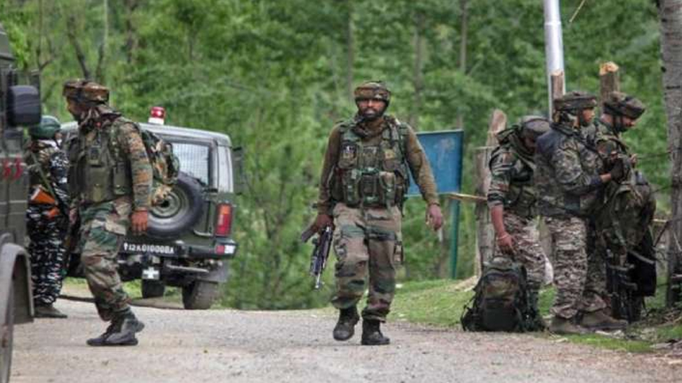 J&K: एनकाउंटर में TRF के दो आतंकी ढेर, घटना स्थल से दो पिस्तौल बरामद J&K: एनकाउंटर में TRF के दो आतंकी ढेर, घटना स्थल से दो पिस्तौल बरामद