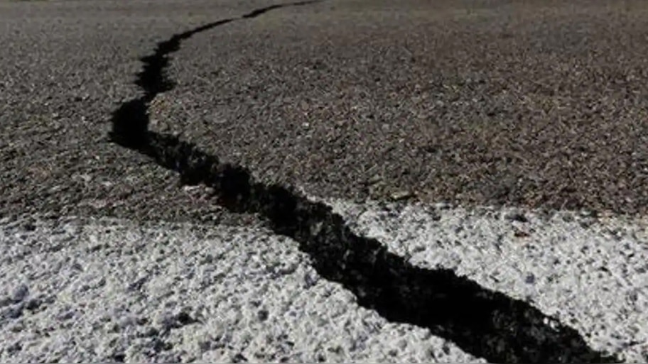 Earthquake Alert: दिल्ली-नोएडा समेत जम्मू-कश्मीर में महसूस किए गए भूकंप के तेज झटके