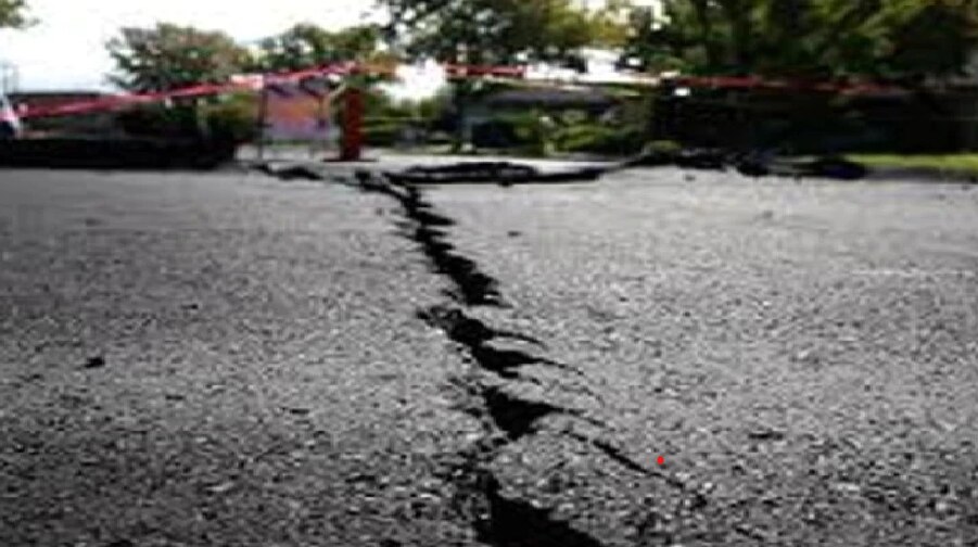 Earthquake: Delhi-NCR और जम्मू-कश्मीर नोएडा सहित देश के कई इलाकों में भूकंप के झटके