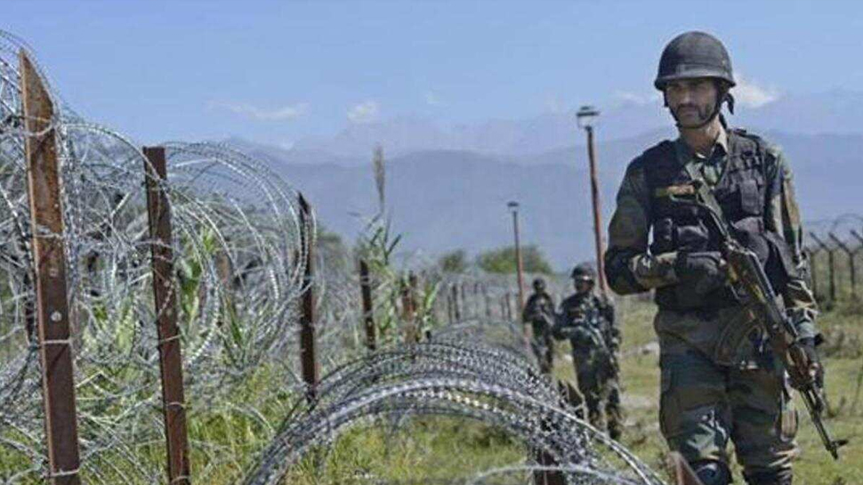 J&K: BSF ने सरहद पर घुसपैठ करने वाले तीन घुसपैठियों को मार गिराया, यह चीजें की बरामद J&K: BSF ने सरहद पर घुसपैठ करने वाले तीन घुसपैठियों को मार गिराया, यह चीजें की बरामद
