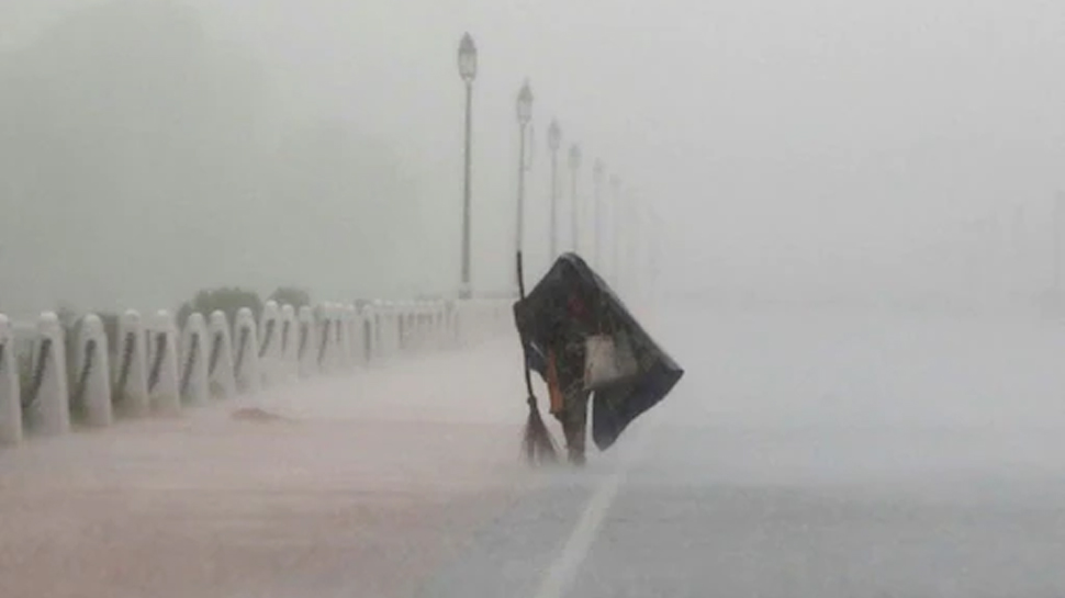 Weather Updates: दिल्ली NCR में बारिश, इन राज्यों में बढ़ेगी सर्दी और कोहरा Weather Updates: दिल्ली NCR में बारिश, इन राज्यों में बढ़ेगी सर्दी और कोहरा