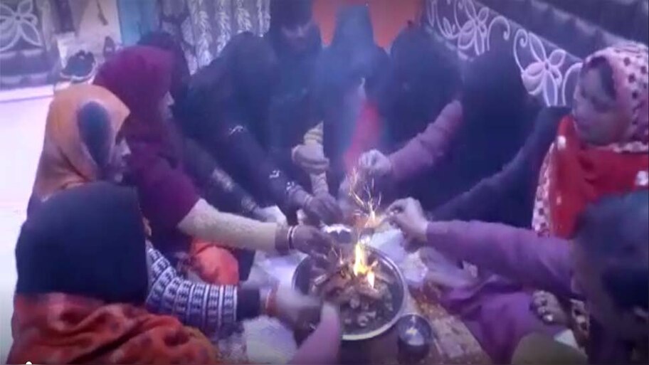   Yogi की जीत के लिए मुस्लिम औरतें कर रही हैं हवन; जानिए क्यों चाहती हैं BJP की सरकार ?