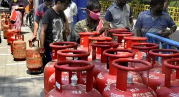 LPG Cylinder Price: फ्री मिलेगा गैस सिलेंडर! पाएं बुकिंग पर रिफंड भी, फटाफट अपनाएं ये तरीका