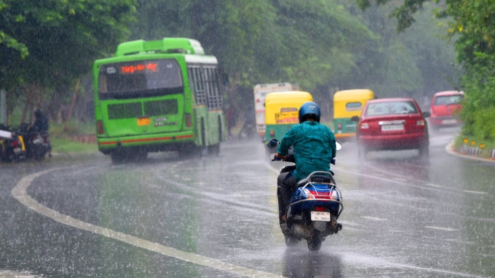 Weather Update: उत्तर भारत में जारी रहेगी बारिश, यूपी में फिर बढ़ेगी सर्दी Weather Update: उत्तर भारत में जारी रहेगी बारिश, यूपी में फिर बढ़ेगी सर्दी