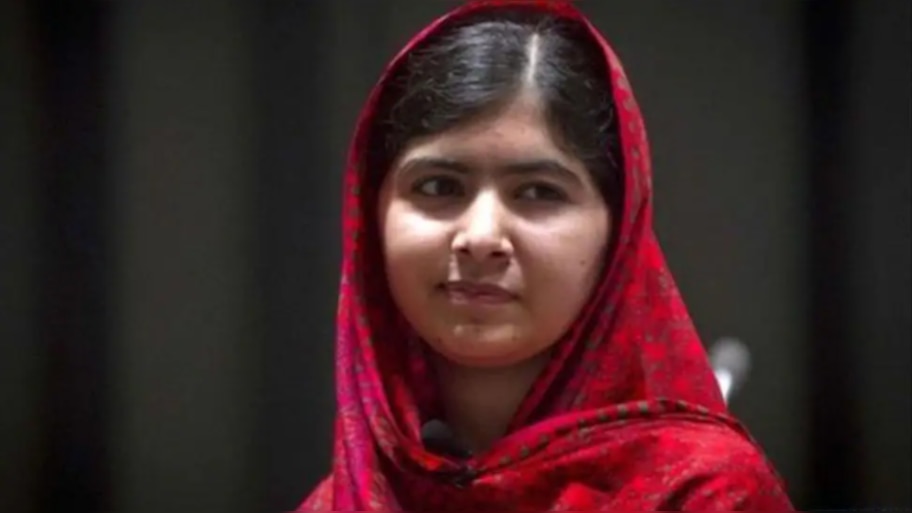 कर्नाटक हिजाब विवाद में Malala Yousafzai ने की एंट्री, कहा- लड़कियों को स्कूल जाने से रोकना भयावह