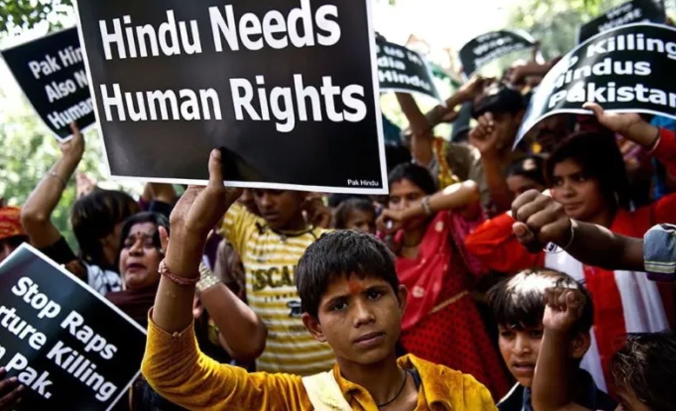 पाकिस्तान में हिंदू शिक्षक को उम्रकैद, थोड़ी देर के लिए आए थे स्कूल, लगा ये आरोप